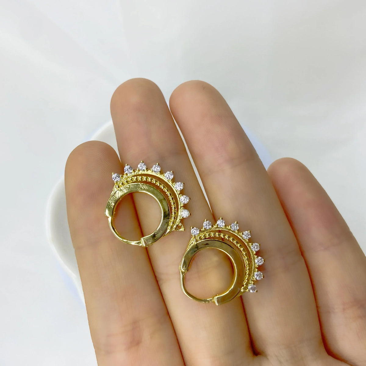 HECHENG 1pair Mini Ear Clip Wholesale CZ Lace Design Ethnic Earrings