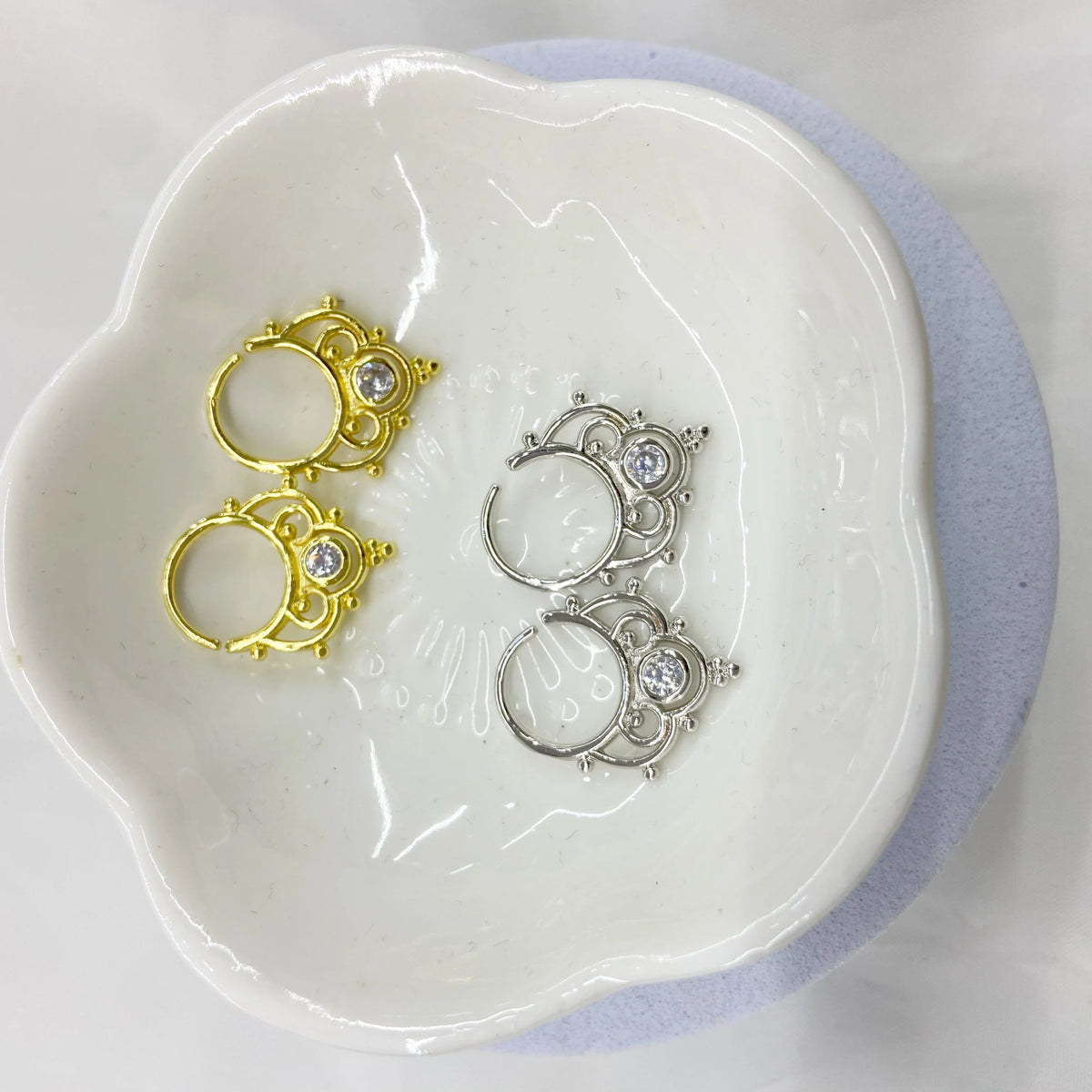 HECHENG 1pair Mini Ear Clip Wholesale CZ Lace Design Ethnic Earrings