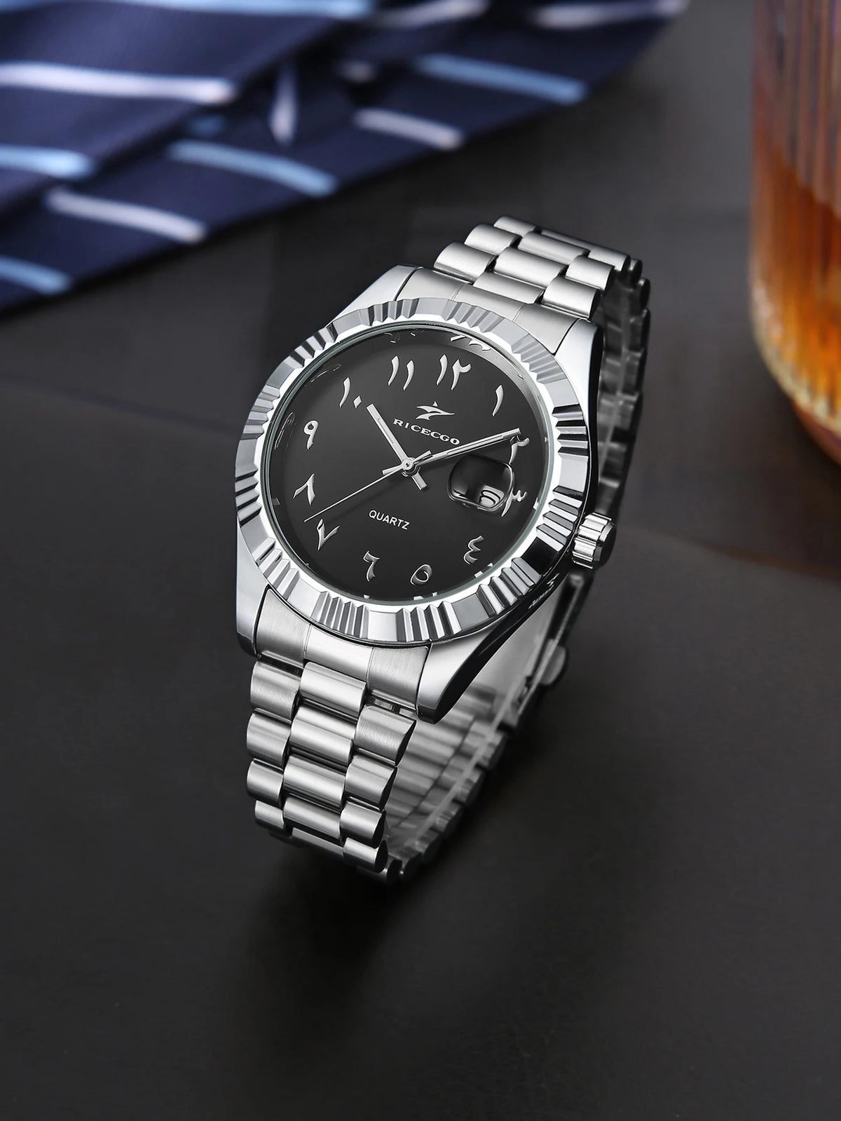 Men's business wristwatch, made of durable stainless steel, with a silver alloy case and classic Arabic numeral design, a durable and stylish timepiece