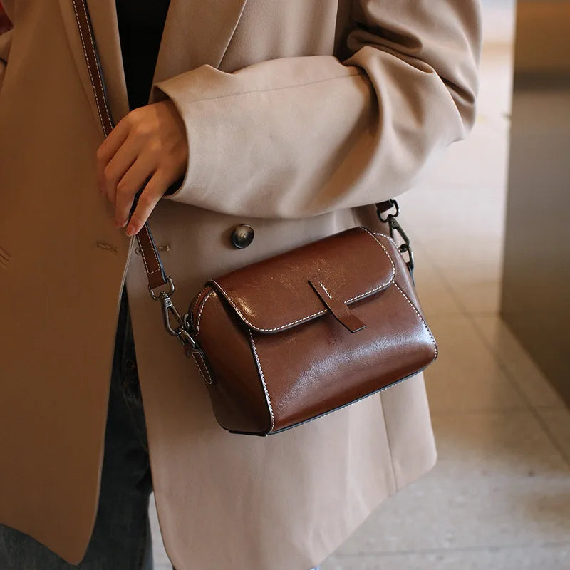 Oil Wax Cowhide Leather Cross Body Small Bag for Women Fashionable and Versatile Shoulder Shell Hand Bag Ladies Casual Phone Bag