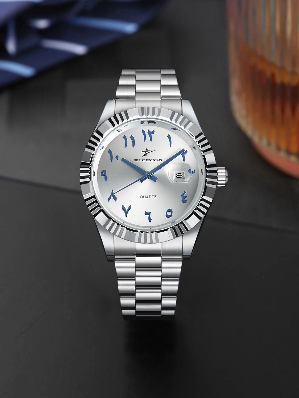 Men's business wristwatch, made of durable stainless steel, with a silver alloy case and classic Arabic numeral design, a durable and stylish timepiece