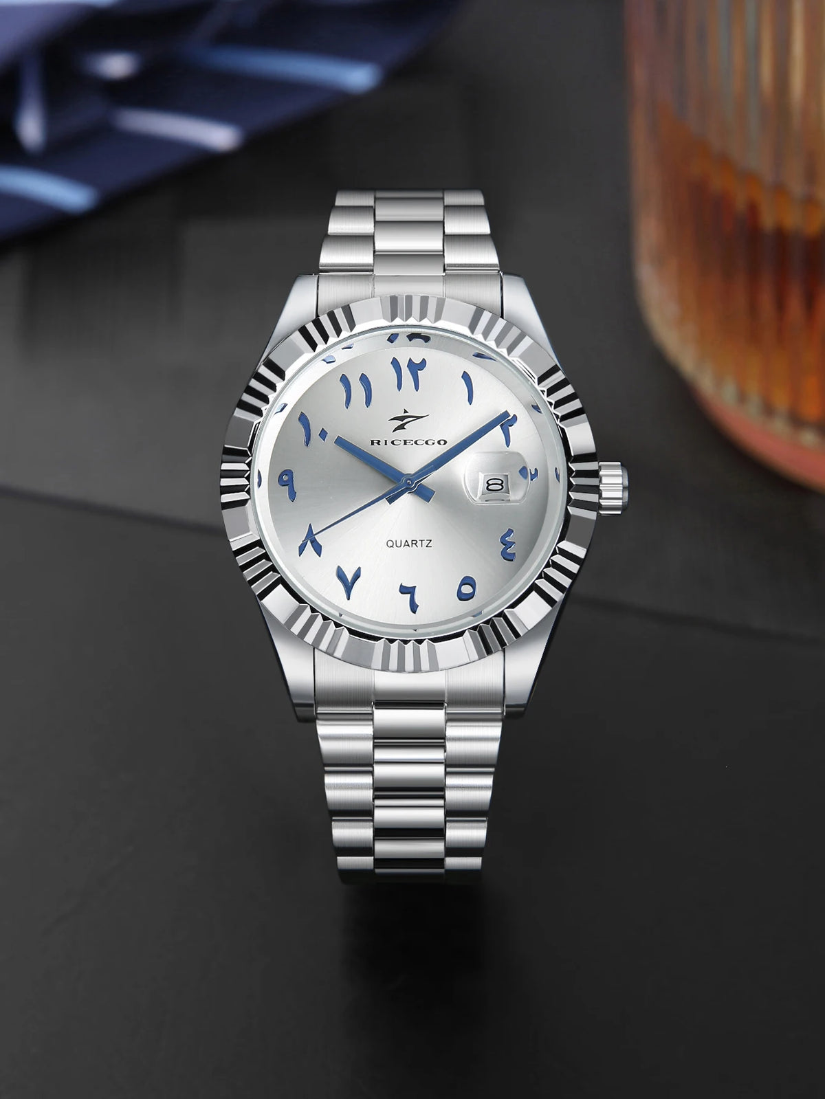 Men's business wristwatch, made of durable stainless steel, with a silver alloy case and classic Arabic numeral design, a durable and stylish timepiece