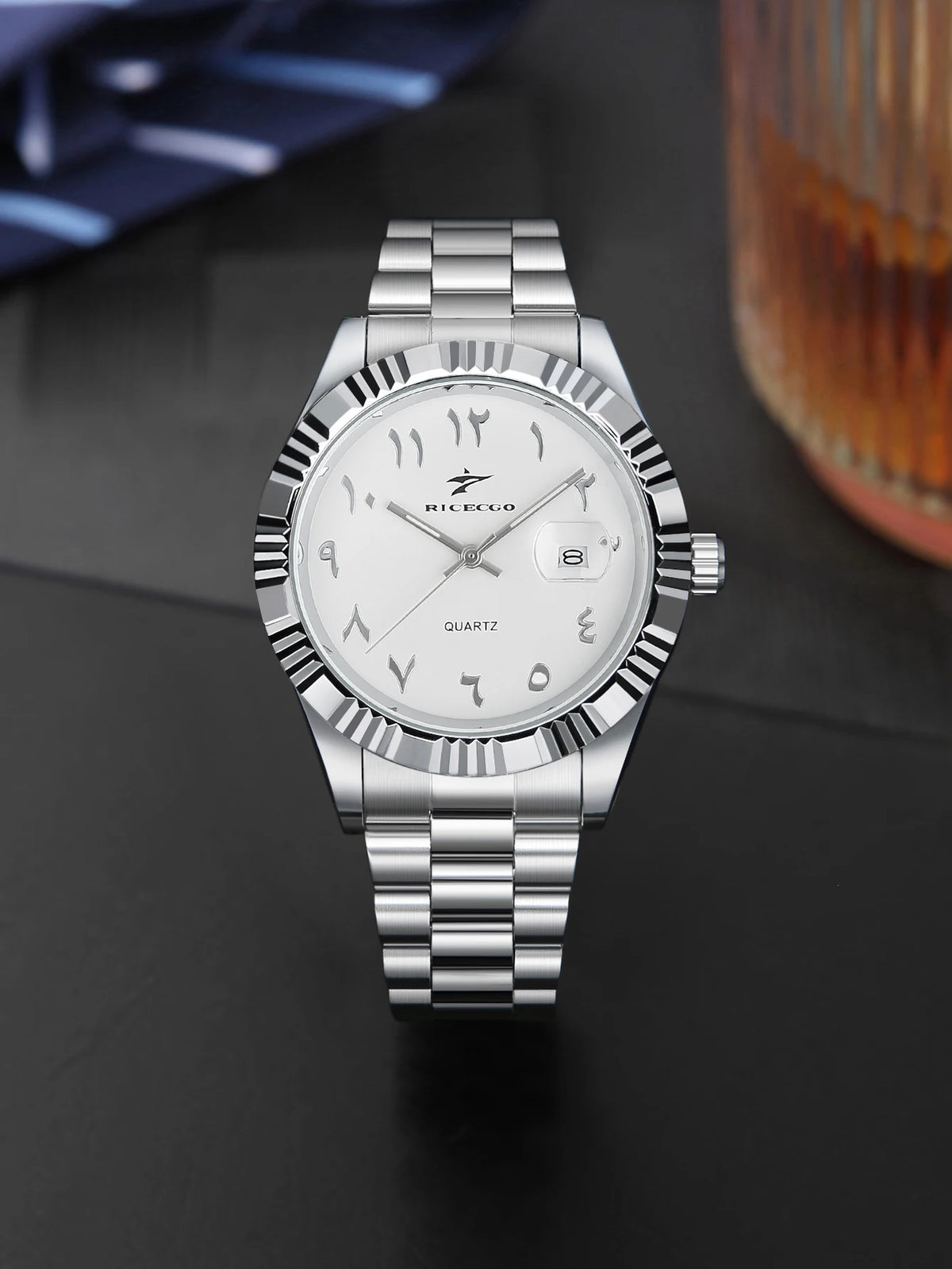 Men's business wristwatch, made of durable stainless steel, with a silver alloy case and classic Arabic numeral design, a durable and stylish timepiece