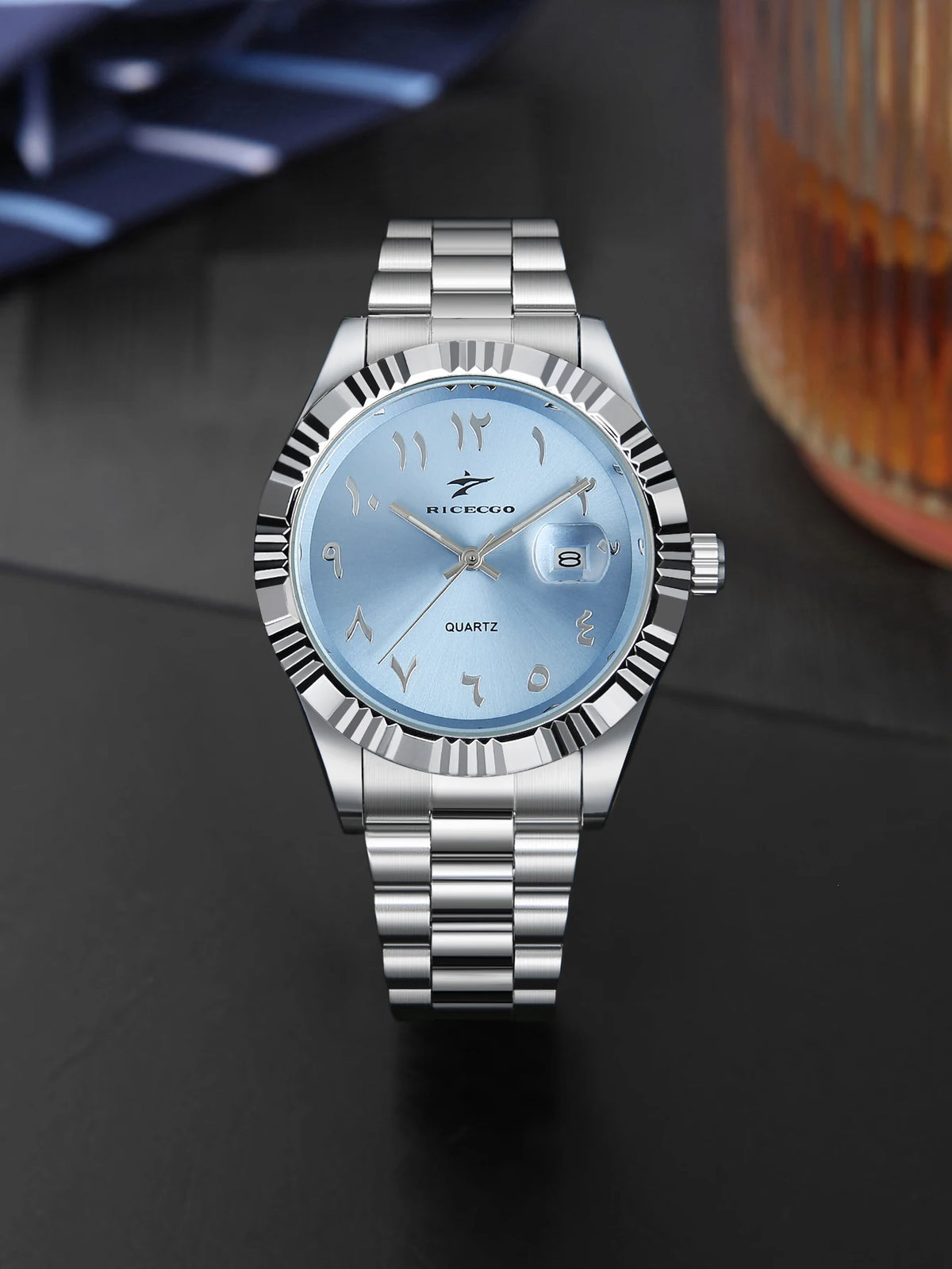 Men's business wristwatch, made of durable stainless steel, with a silver alloy case and classic Arabic numeral design, a durable and stylish timepiece