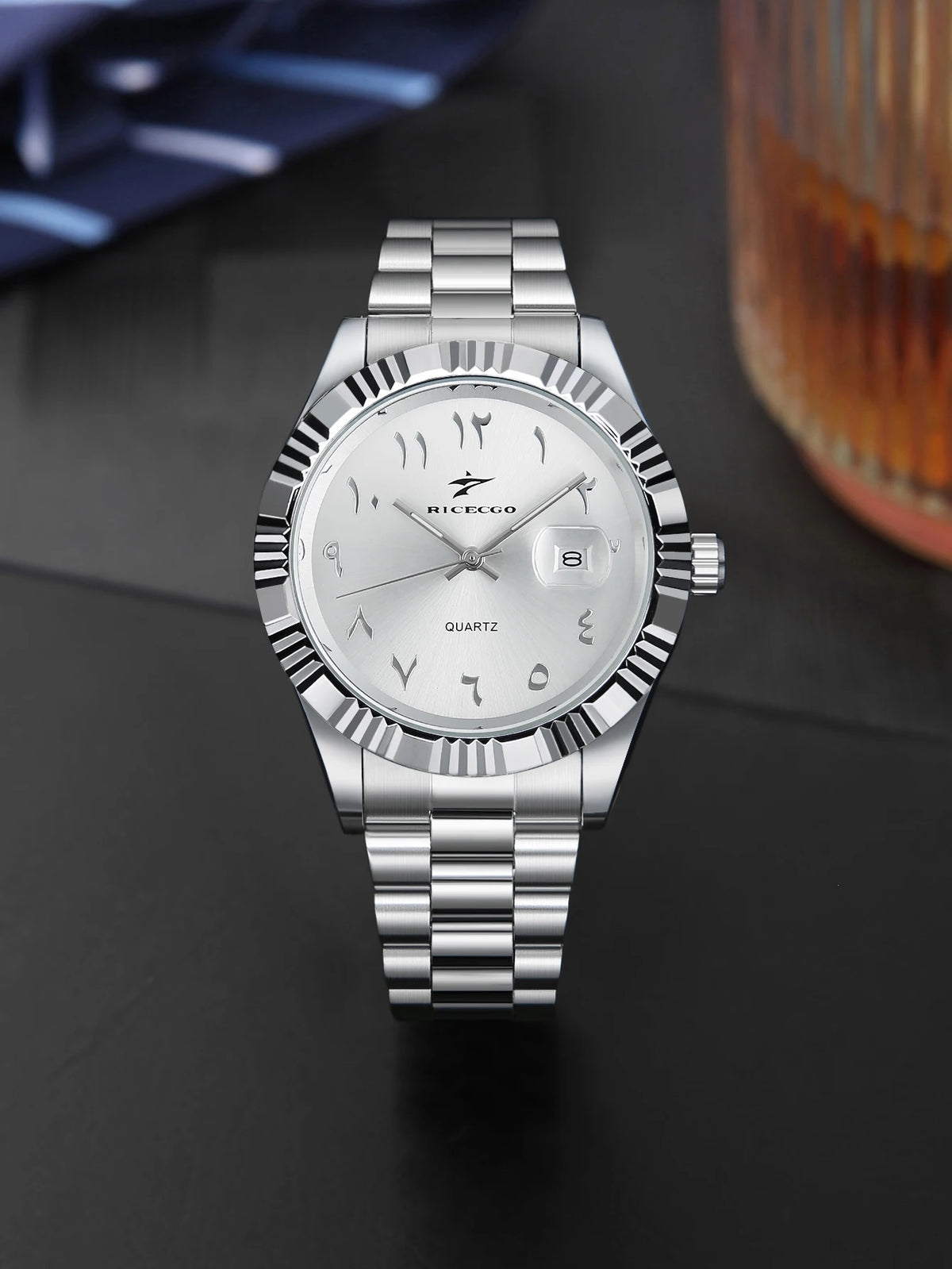 Men's business wristwatch, made of durable stainless steel, with a silver alloy case and classic Arabic numeral design, a durable and stylish timepiece