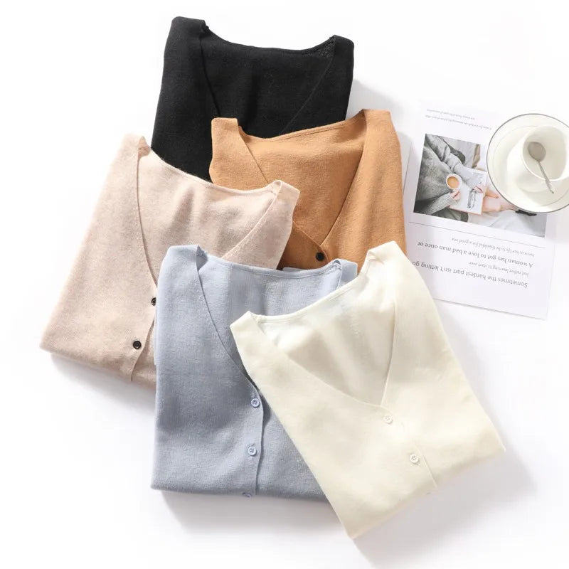 Wearable in All Seasons, 100% Superfine Worsted Wool Knitwear for Women, V Neck Long-Sleeved Cardigan Jacket, Simple Commuter Thin Outerwear, Short Style
