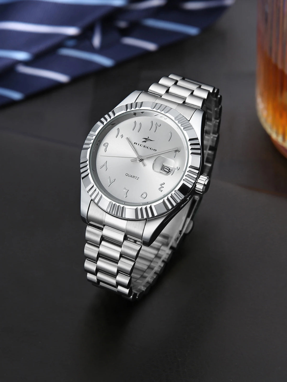 Men's business wristwatch, made of durable stainless steel, with a silver alloy case and classic Arabic numeral design, a durable and stylish timepiece