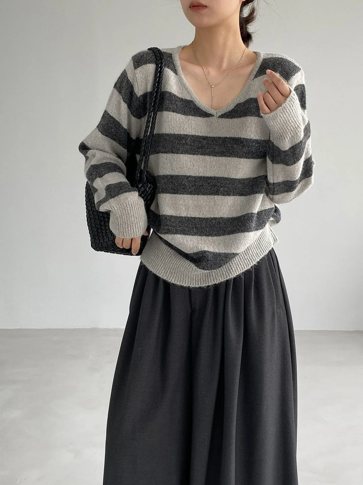 Unique Beautiful Striped Woolen Sweater Women's Loose Fit Comfortable Knitted V-Neck Warm Top Fashionable Vintage Style