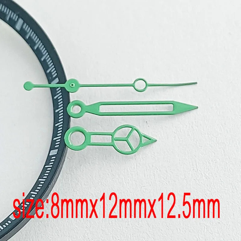 The Hands of the Men's Watch Are Made of Green Luminous Material and Are Equipped with an NH35/NH36 Automatic Mechanical Mechani